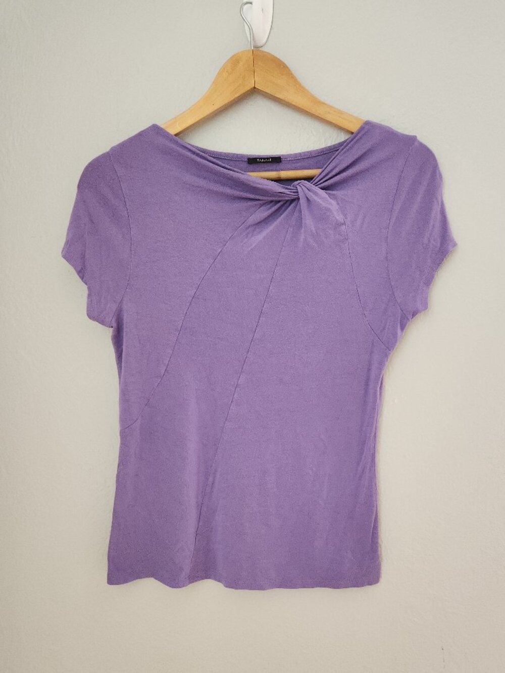 Tahari Lilac Short-Sleeved Shirt with Twisted Neckline Size Medium